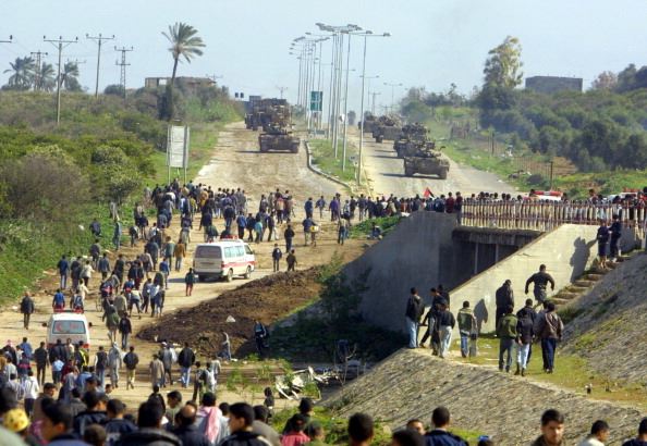 خلال اقتحام مخيّمي البريج والنصيرات للاجئين وسط قطاع غزة في آذار 2004