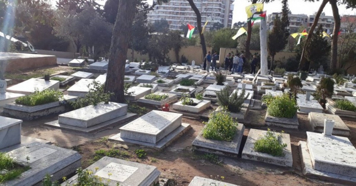 زيارة قبور شهدائهم هكذا يستقبل الفلسطينيون في لبنان أعيادهم بوابة اللاجئين الفلسطينيين