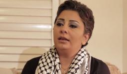 ساندرا تلتفح الحطة الفلسطينية لكنها وشمت 