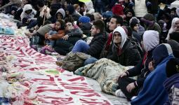 اللاجئون في مخيمات اليونان يتعرضون لانتهاكات حقوقية