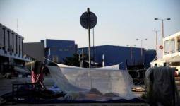خيمة لاجئين بمطار اثينا القديم - أرشيف رويترز