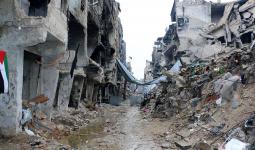 مخيّم اليرموك: قضاء لاجئ مدني كان يحتمي بأحد الأقبية وتواصل القصف على المخيّم