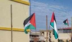 أهالي مُخيّم نهر البارد يُشاركون في حملة رفع العلم الفلسطيني