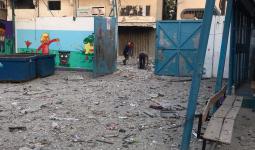 إحدى مدارس وكالة الغوث التي تعرضت للأضرار جراء استهداف الاحتلال لأحد قادة المقاومة في غزة
