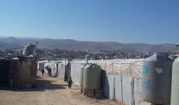 تقطن 25 عائلة فلسطينية من سوريا خيماً في البقاع