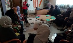 دورة محو أميّة للنساء الفلسطينيات اللاجئات في مخيم الرمدان بريف دمشق