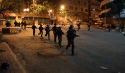 صورة أرشيفية لمواجهات ليلية مع قوات الاحتلال بالضفة الغربية