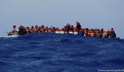 أرشيفية – أحد قوارب الهجرة قبالة سواحل تونس