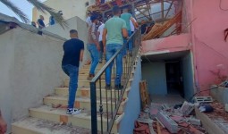 آثار الدمار في أحد المنازل التي حاصرها الاحتلال صباح اليوم في طوباس