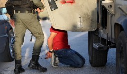 صورة أرشيفية لاعتقال فلسطيني من قبل قوات الاحتلال بالضفة الغربية