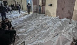 تكدس جثامين الشهداء في مستشفى شهداء الاقصى
