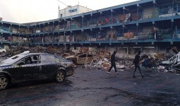 مدرسة تؤوي نازحين تعرضت للقصف بوقت سابق
