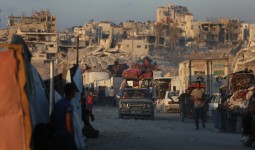 فلسطينيون ينزحون للجنوب بعد عمليات القصف والتهديد لمناطق سكنهم شمال غزة