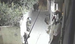قوات الاحتلال تعتقل عددًا من الشبان خلال اقتحام مخيم الفوار جنوب الخليل