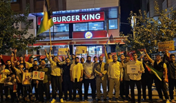 اعتصام أمام فرع 