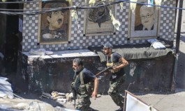 مقاتلون من فتح في مخيم عين الحلوة.- أرشيفية 2023- (AP)