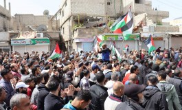 مسيرة حاشدة في مخيم خان دنون بريف دمشق، الجمعة، ٣ نيسان/ أبريل