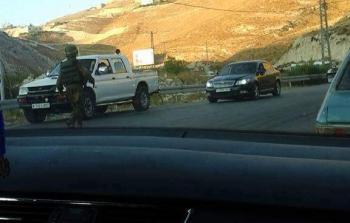 الاحتلال ينصب حاجز عسكري صباحاً على طريق الباذان الموصل لمدينة نابلس