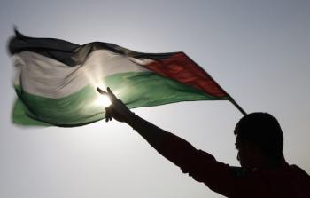 صورة تعبيرية عن رفع العلم الفلسطيني عالياً في بلجيكا
