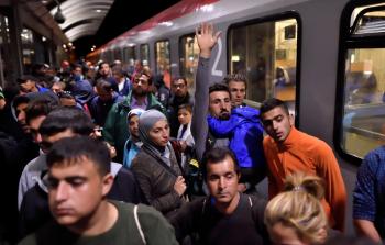 ألمانيا: الشرطة الاتحادية تعتقل 300 لاجئ متسلل..وسياسي يميني يربط التهدئة في سورية بإعادة اللاجئين إليها