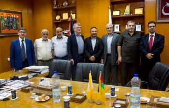  خلال لقاء رؤساء بلديات قطاع غزة ومدير عمليات الأونروا