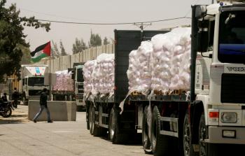 تشديداً للحصار على القطاع.. الاحتلال يُقلّص عدد شاحنات البضائع 
