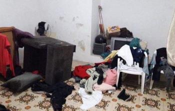 صورة تظهر عبث وتخريب قوات الاحتلال لبعض المنازل بعد اقتحامها