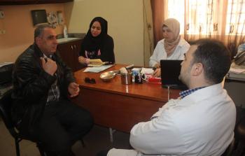 مديرة عيادة الاونروا خلال لقاءها مع مجموعة القادسية في مخيم البداوي
