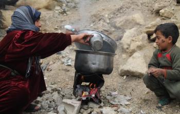 غلاء أسعار البضائع في مناطق جنوب دمشق ومخيم النيرب في حلب يُضاعف معاناة الفلسطينيين