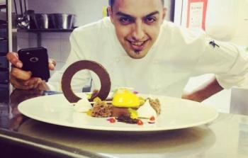 طالب فلسطيني يُشارك في مسابقة عالمية للطبخ في الهند