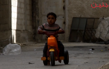 أحد اطفال مخيم اليرموك النازحين إلى جنوب دمشق