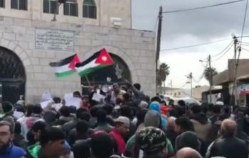 جانب من الوقفة الاحتجاجية التي نظمها أنباء مخيم غزة في مدينة جرش بالاردن