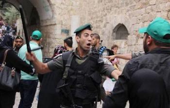 قوات الاحتلال تعتدي على حراس المسجد الأقصى وتعتقل بعضهم