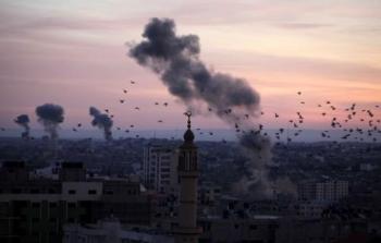 سلسلة غارات يشنّها الاحتلال على مواقع في قطاع غزة