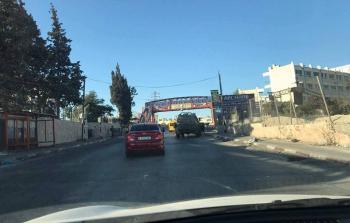 قوات الاحتلال تغلق مدخل مخيّم الجلزون