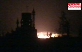 صواريخ حارقة تلتهم الأراضي والمزارع المحيطة بمخيم خان الشيح 