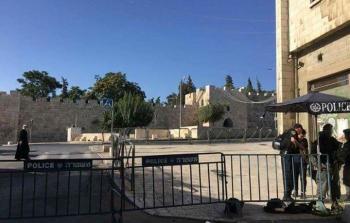 مواجهات عنيفة في القدس المحتلة واستمرار إغلاق الأقصى والبلدة القديمة لليوم الثالث