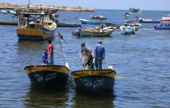 قوات الاحتلال تستهدف الصيادين غرب غزة والمزارعين شرقاً