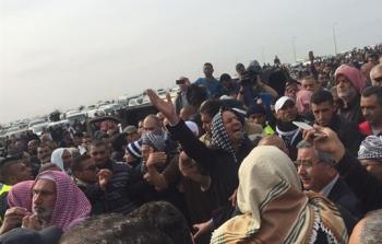 آلاف الفلسطينيين يشيّعون جثمان الشهيد أبو القيعان في النقب المحتل