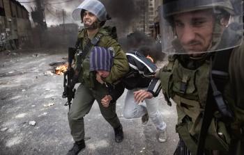 من الأرشيف قوات الاحتلال تعتقل شاب فلسطيني