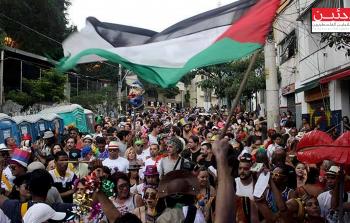 العلم الفلسطيني يرفع عالياً في الكرنفال الرسمي في البرازيل