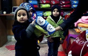 هيئة فلسطين الخيرية تؤمن مستلزمات الشتاء لمدرسة الجرمق البديلة 