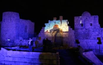 إضاءة القلعة البحريّة في صيدا بصورة القدس والمسجد الأقصى