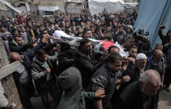 الفلسطينيّون يُشيّعون جثامين شهداء يوم الأرض في قطاع غزة