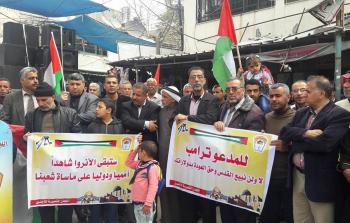 اللاجئون الفلسطينيون يعتصمون أمام مقر لـ 