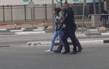 خلال عملية اعتقال الطفلة الفلسطينية