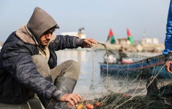  الاحتلال يُؤجل قرار توسيع رقعة الصيد المسموح بها ليومين في غزة