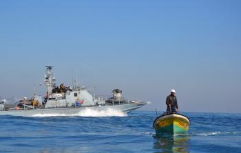 بحرية الاحتلال تستهدف قوارب الصيادين شمالي قطاع غزة