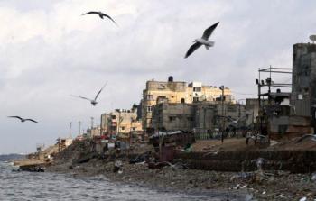 لقاء في بلديّة غزة حول أزمات المياه والصرف الصحي في مخيّم الشاطئ