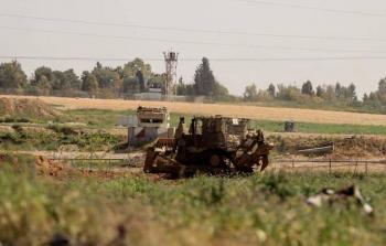 قطاع غزة: استهداف بطائرة استطلاع وعمليّات توغّل وتجريف حدوديّة